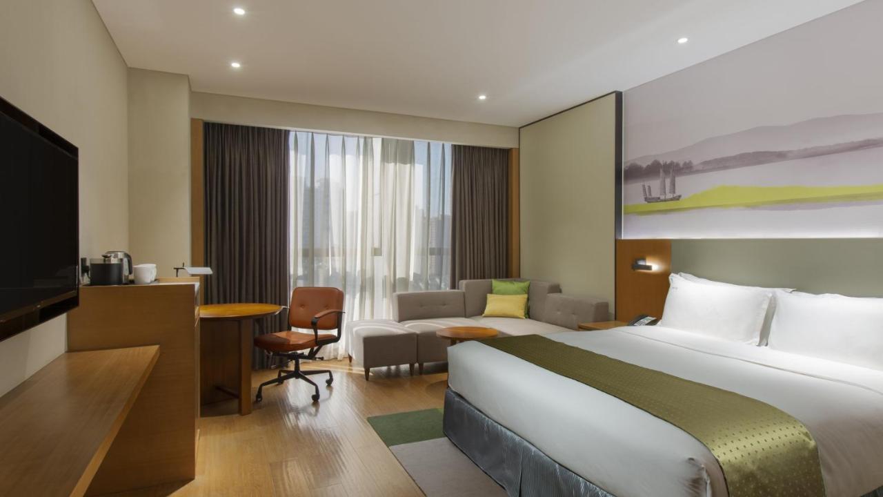 Holiday Inn & Suites Tianjin Downtown By Ihg,Tianjin Drum Tower,Joycity Shopping Mall,Tianjin Ancient Cultural Street,Haihe River,The Porcelain House,Convenient Access To Tianjin Binhai International Airport Exterior photo