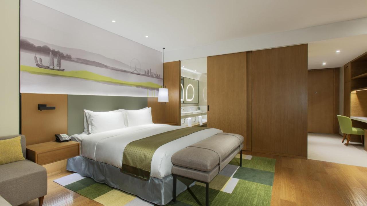 Holiday Inn & Suites Tianjin Downtown By Ihg,Tianjin Drum Tower,Joycity Shopping Mall,Tianjin Ancient Cultural Street,Haihe River,The Porcelain House,Convenient Access To Tianjin Binhai International Airport Exterior photo