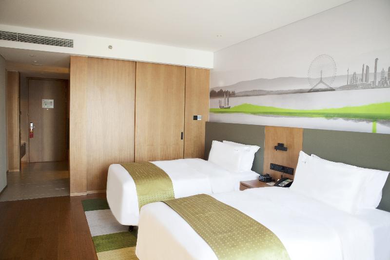 Holiday Inn & Suites Tianjin Downtown By Ihg,Tianjin Drum Tower,Joycity Shopping Mall,Tianjin Ancient Cultural Street,Haihe River,The Porcelain House,Convenient Access To Tianjin Binhai International Airport Exterior photo